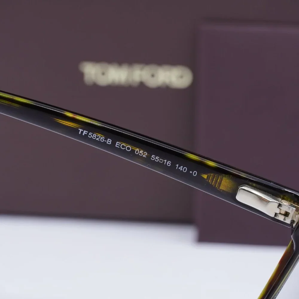 Tom Ford model ft5826